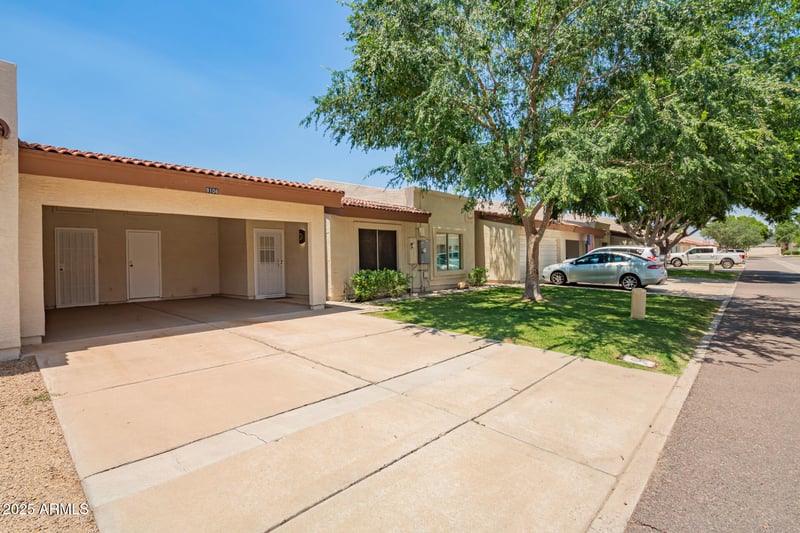 9106 68th Ln, Peoria, AZ 85345