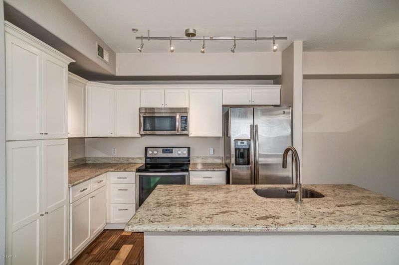911 E Camelback Rd #2049, Phoenix, AZ 85014