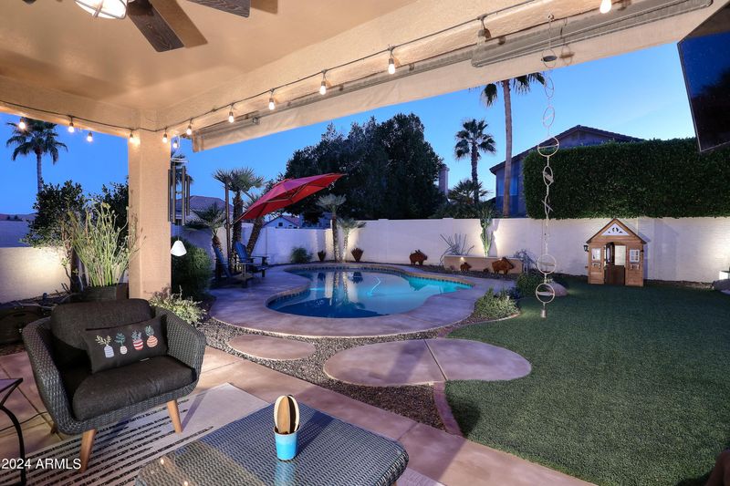 911 E Mountain Vista Dr, Phoenix, AZ 85048