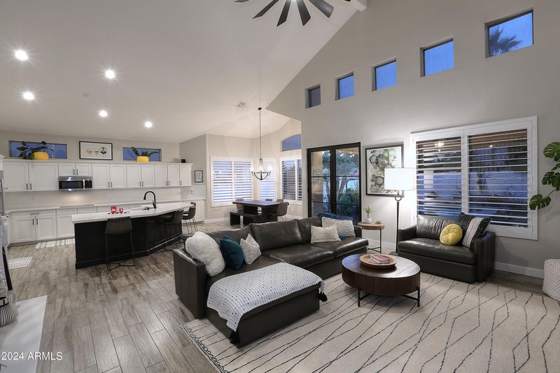 911 E Mountain Vista Dr, Phoenix, AZ 85048