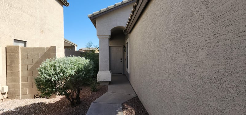 911 Lovegrass Dr, San Tan Valley, AZ 85143