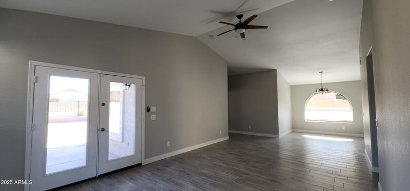 911 Lovegrass Dr, San Tan Valley, AZ 85143