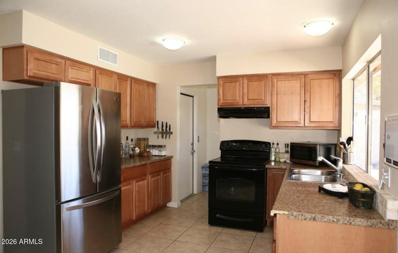911 W Colgate Dr, Tempe, AZ 85283