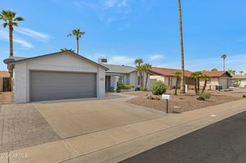 911 W Loughlin Dr, Chandler, AZ 85225