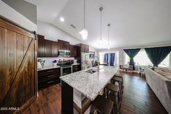 9114 Maui Ln, Peoria, AZ 85381