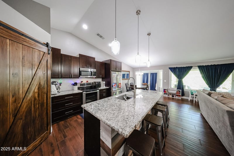 9114 Maui Ln, Peoria, AZ 85381