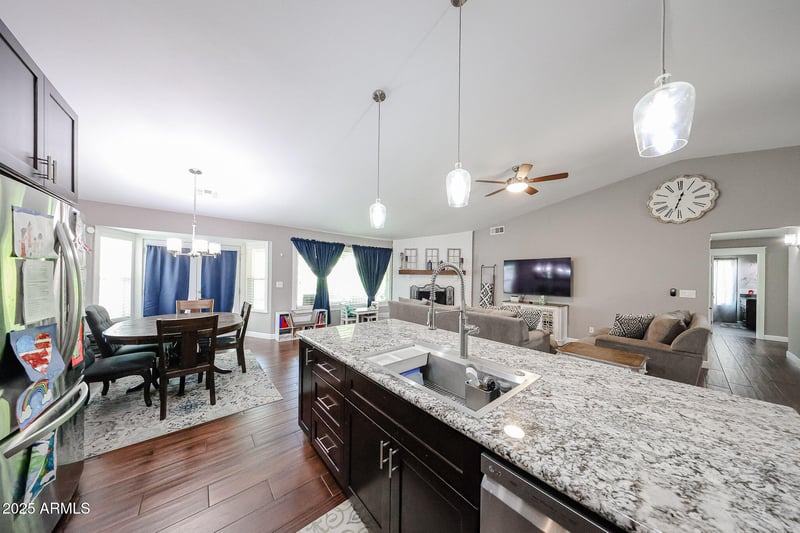9114 Maui Ln, Peoria, AZ 85381