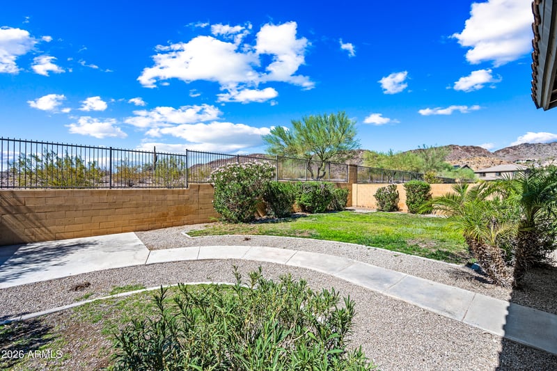 9114 W White Feather Ln, Peoria, AZ 85383