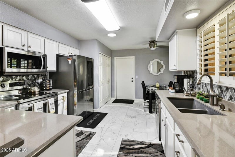9115 Kimberly Way, Peoria, AZ 85382