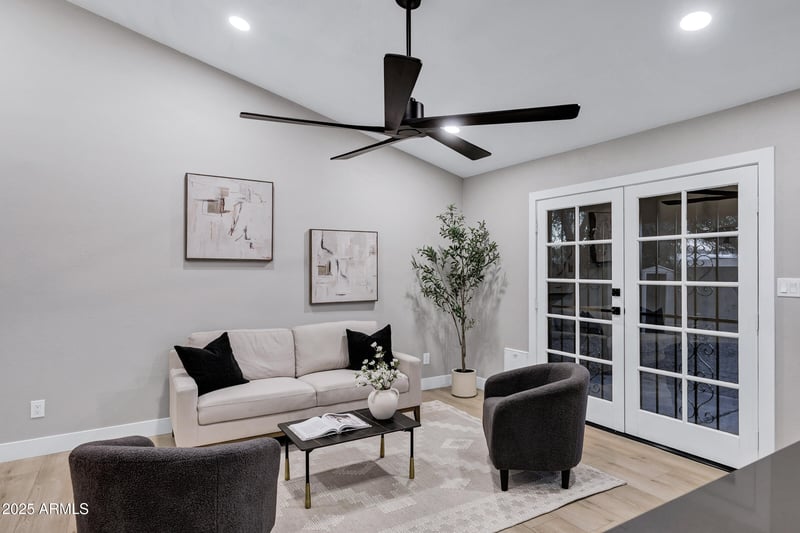 9118 68th Ln, Peoria, AZ 85345