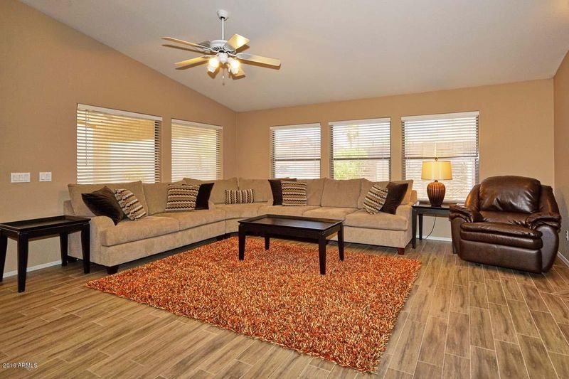 9118 E Hillview Cir, Mesa, AZ 85207