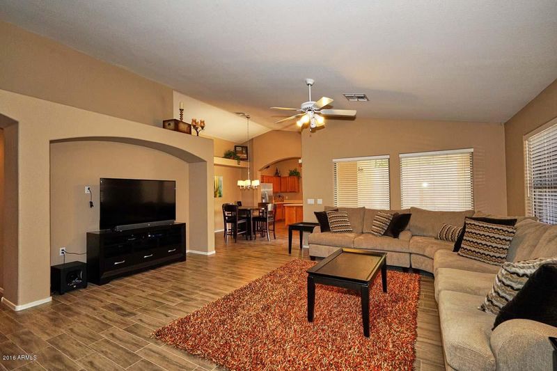 9118 E Hillview Cir, Mesa, AZ 85207