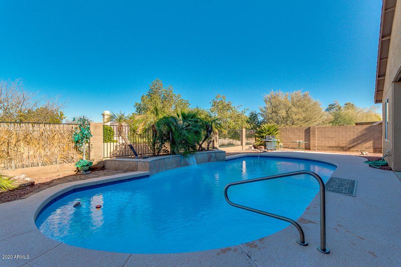 912 E Beautiful Ln, Phoenix, AZ 85042
