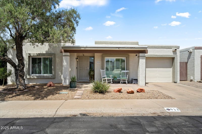 912 Michelle Dr, Phoenix, AZ 85022