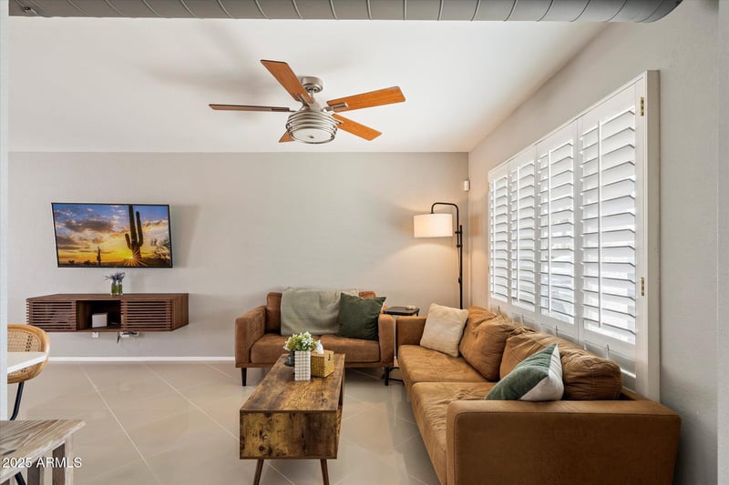 912 Michelle Dr, Phoenix, AZ 85022