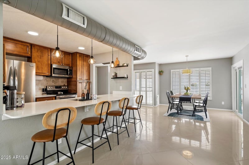 912 Michelle Dr, Phoenix, AZ 85022