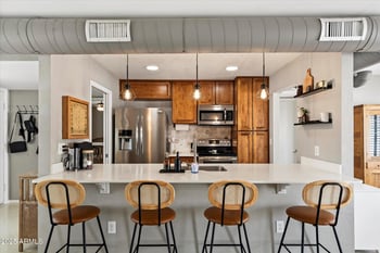 912 Michelle Dr, Phoenix, AZ 85022
