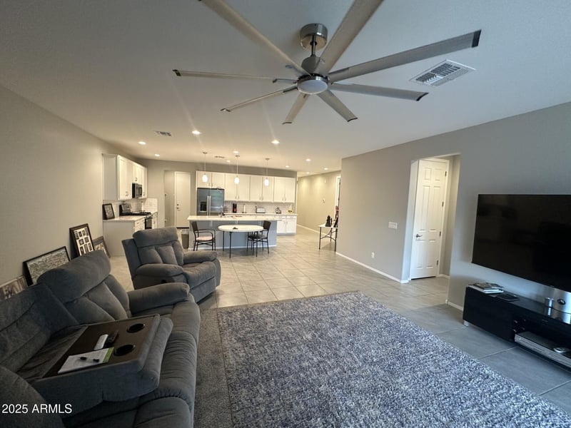 913 107th Dr, Avondale, AZ 85323