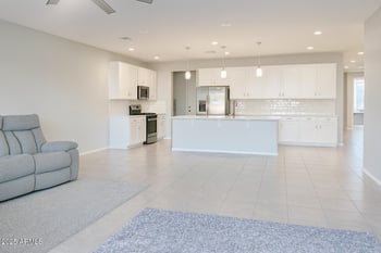 913 107th Dr, Avondale, AZ 85323