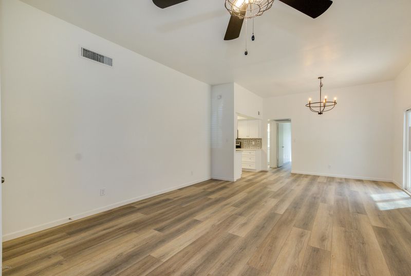 913 E Charleston Ave, Phoenix, AZ 85022