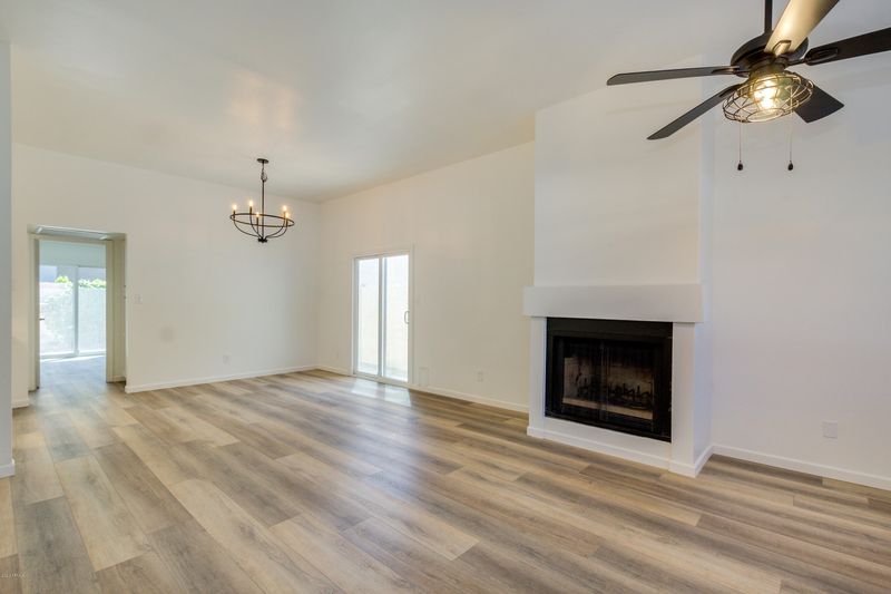 913 E Charleston Ave, Phoenix, AZ 85022