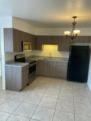 913 Fountain St, Mesa, AZ 85203