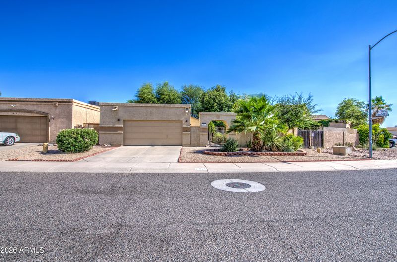 913 E Wahalla Ln, Phoenix, AZ 85024