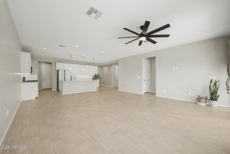 913 S 108th Ave, Avondale, AZ 85323