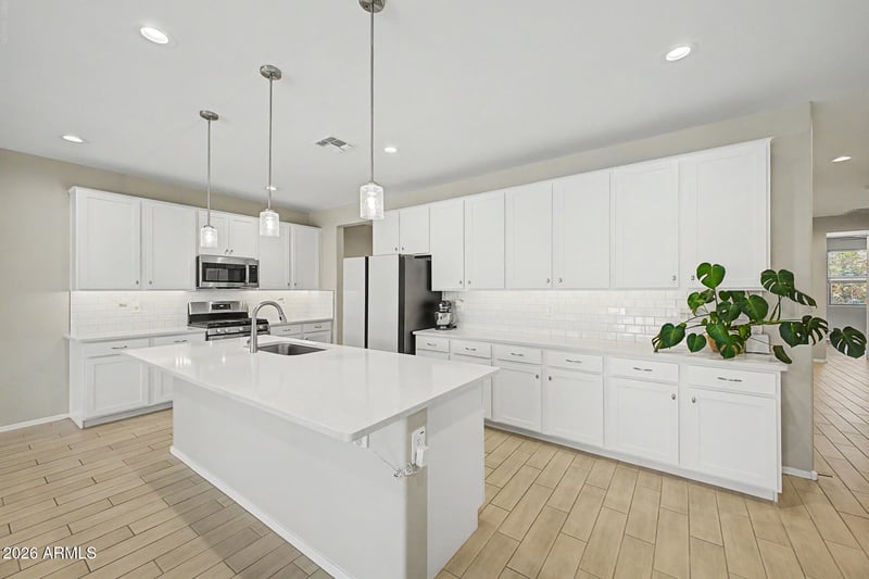 913 S 108th Ave, Avondale, AZ 85323