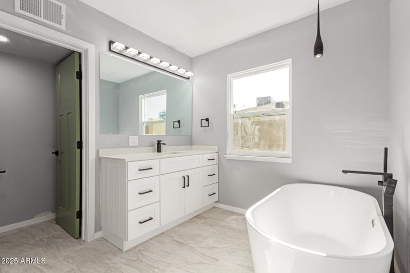 913 Turney Ave, Phoenix, AZ 85013