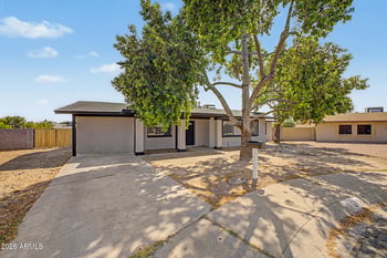 913 Saint John Rd, Phoenix, AZ 85023