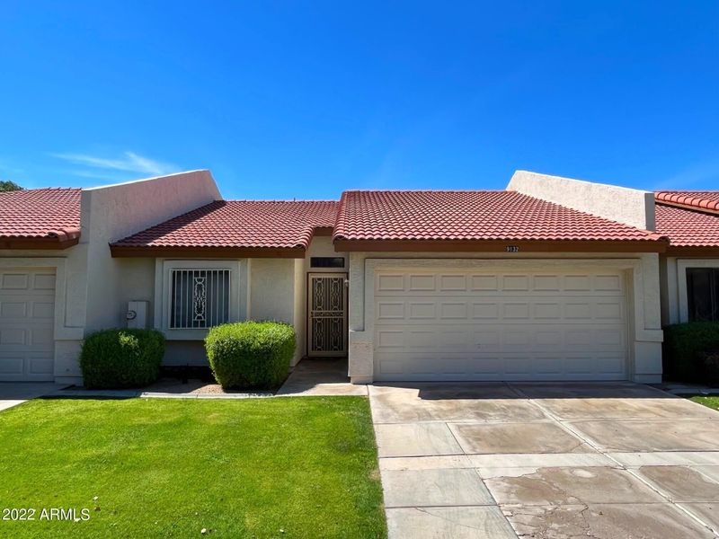 9132 N 68th Dr, Peoria, AZ 85345
