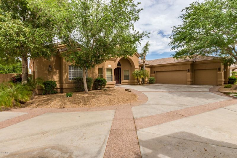 914 E Valencia Dr, Phoenix, AZ 85042