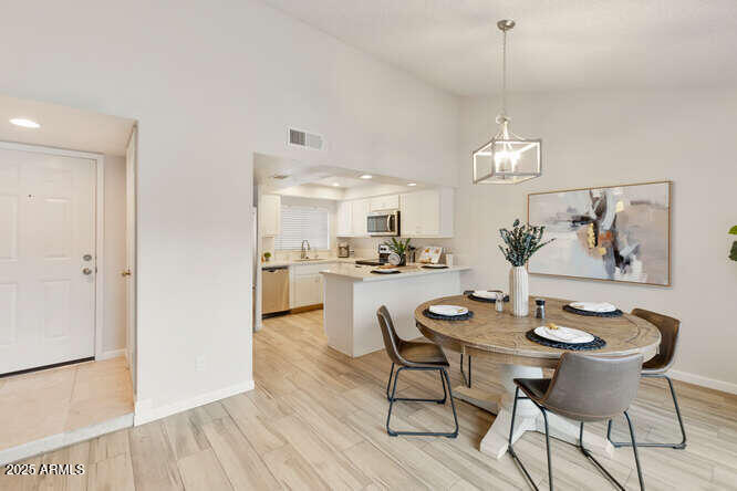 914 Melody Ln, Tempe, AZ 85281