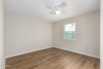 914 30th Dr, Phoenix, AZ 85009