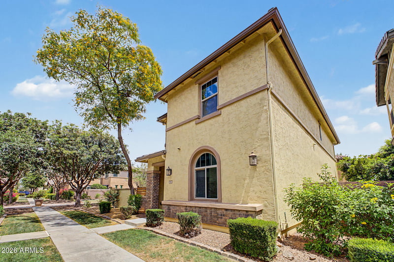 914 Osborn Ln, Gilbert, AZ 85296