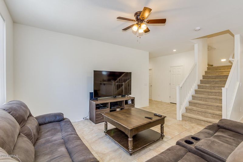 914 S Pheasant Dr, Gilbert, AZ 85296