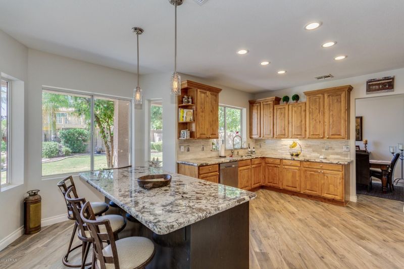 914 W Waltann Ln, Phoenix, AZ 85023
