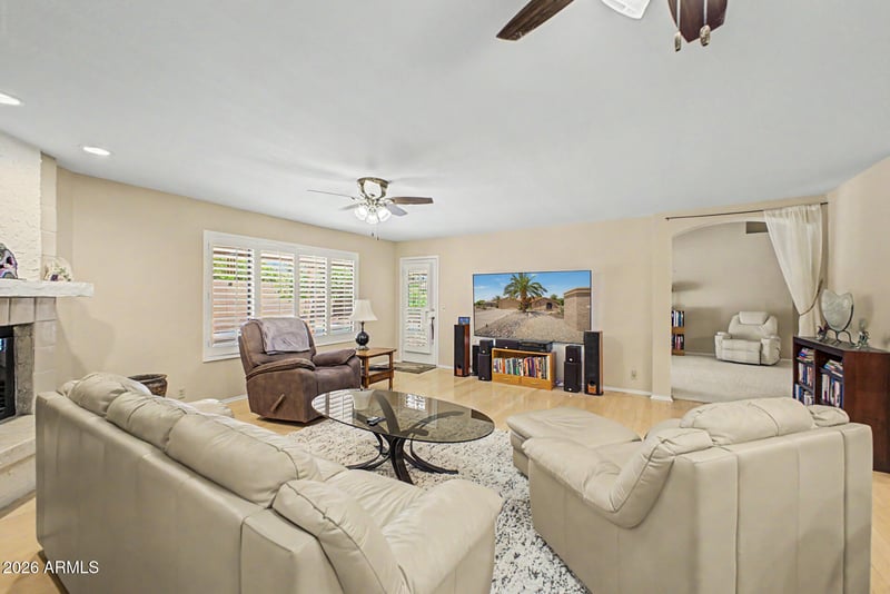 9146 W Oraibi Dr, Peoria, AZ 85382
