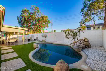 915 Diamond Dr, Tempe, AZ 85283