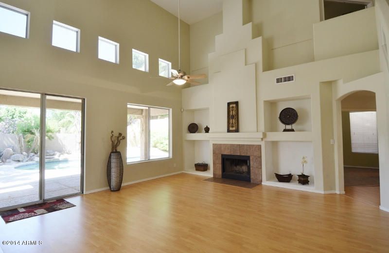 915 E Hiddenview Dr, Phoenix, AZ 85048