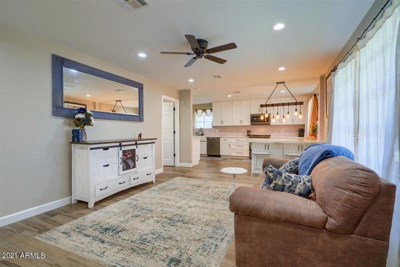 915 E San Miguel Ave, Phoenix, AZ 85014