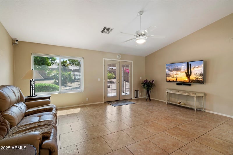 915 Harwell Rd, Phoenix, AZ 85042