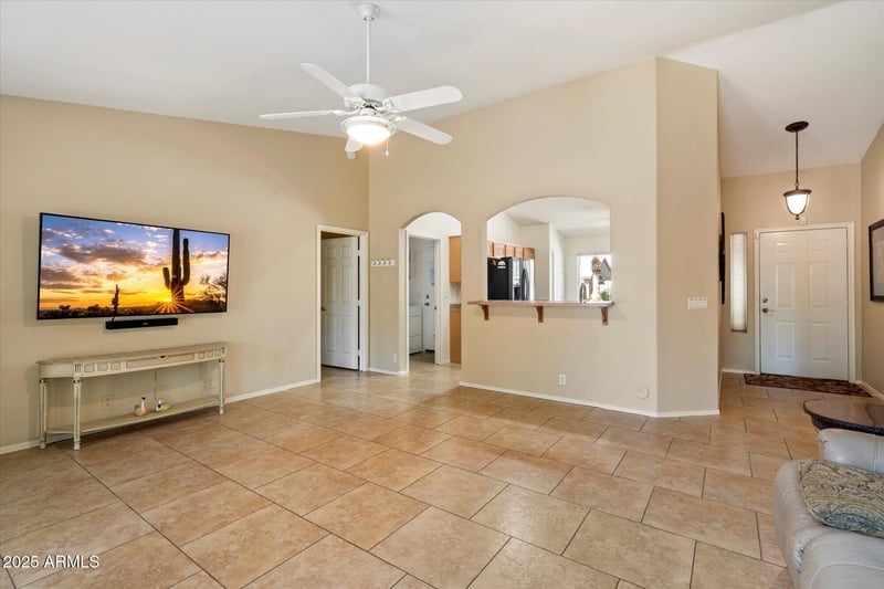 915 Harwell Rd, Phoenix, AZ 85042