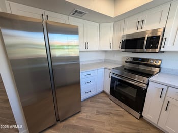 9151 Greenway Rd #106, Peoria, AZ 85381