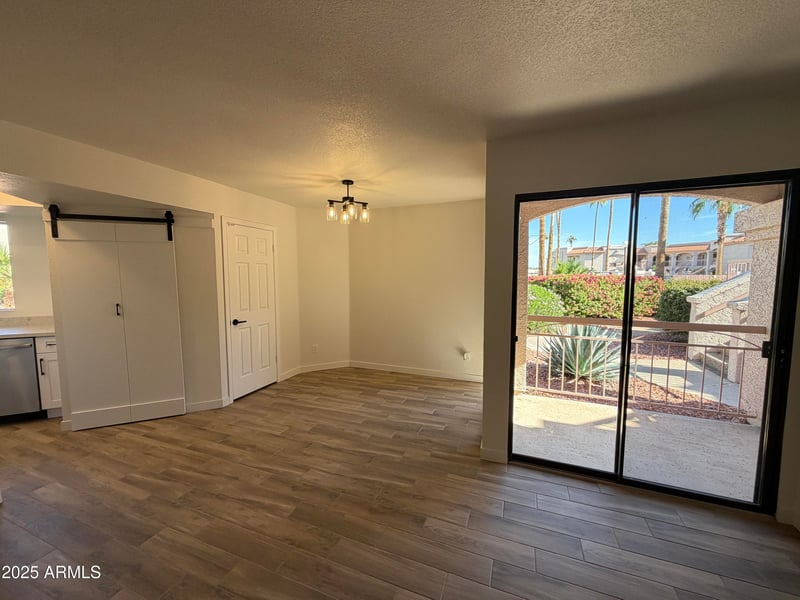 9151 Greenway Rd #106, Peoria, AZ 85381