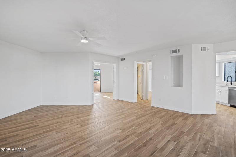 9151 Greenway Rd #106, Peoria, AZ 85381