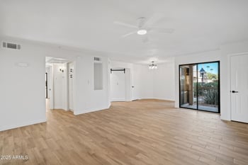 9151 Greenway Rd #106, Peoria, AZ 85381