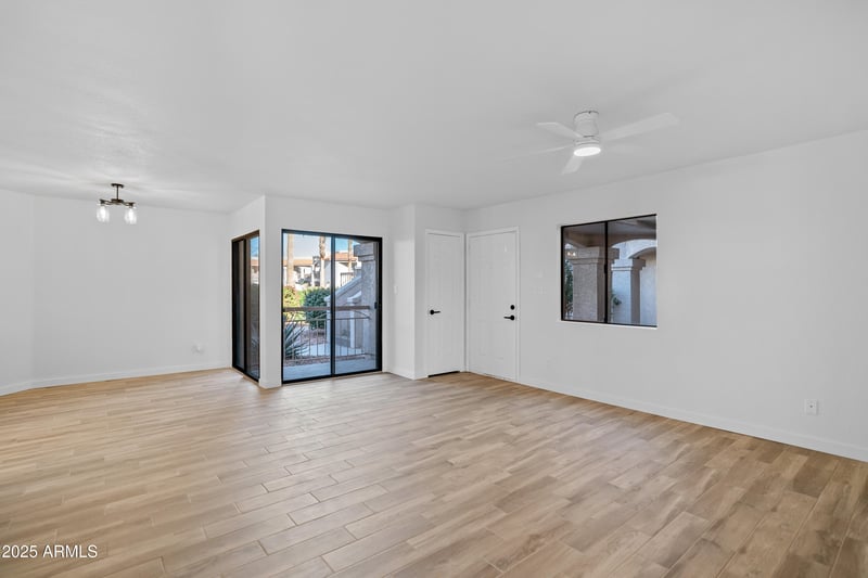 9151 Greenway Rd #106, Peoria, AZ 85381