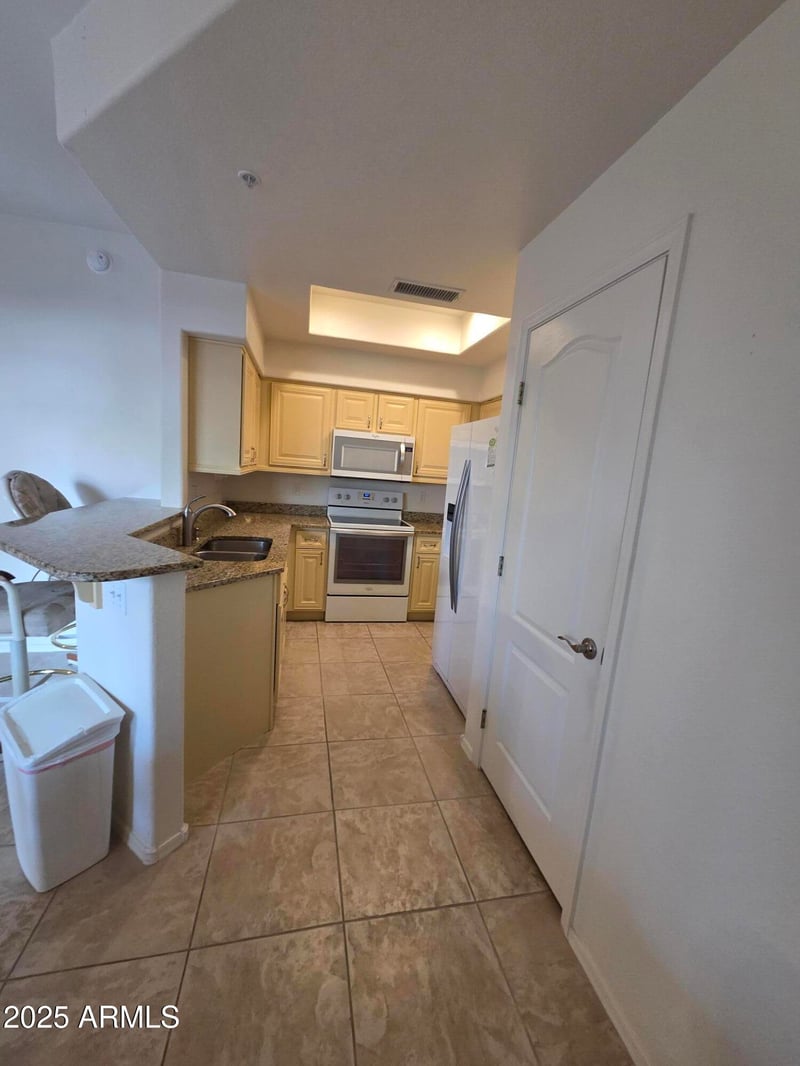 9151 Greenway Rd #182, Peoria, AZ 85381